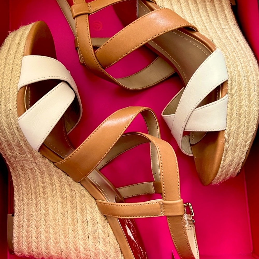NIB Vince Camuto Isadora Wedge Sandal - size 9.5
